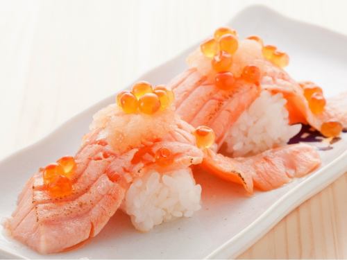 托羅鮭魚去皮握壽司一致