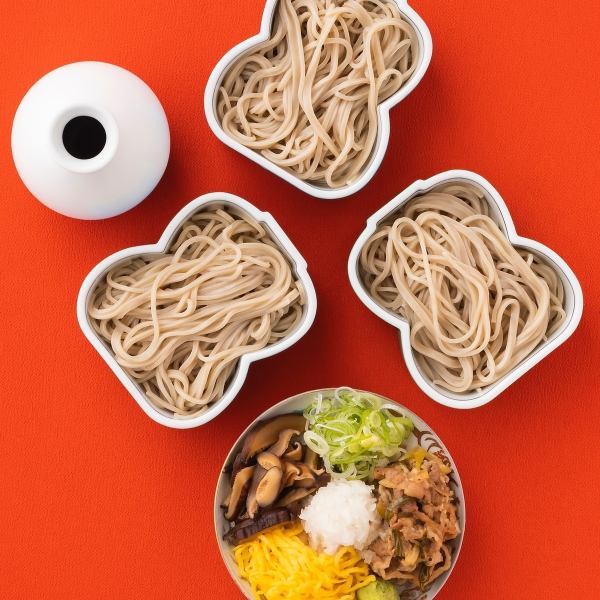 ランチ・各種宴会・締めなど様々な場面で人気の【博多店名物割子そば】当店自慢の十割そばが楽しめる一品♪