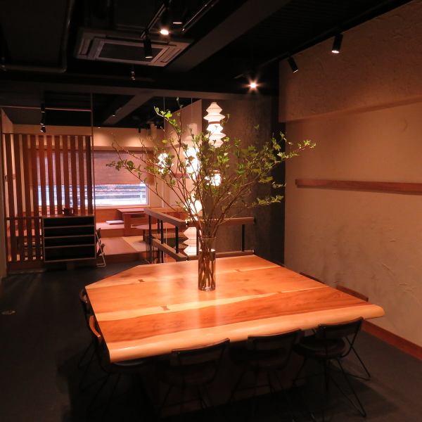 宴会や送別会、歓迎会等での貸切予約大歓迎！ 貸切は20名様～30名様まで対応可能です。10名様よりお座敷側での貸切ができる場合もあります（要相談）。2階にはテーブル席・ビッグテーブル・お座敷席をご用意。貸切利用に際し、ご要望等があればお気軽にお電話にてご相談ください！