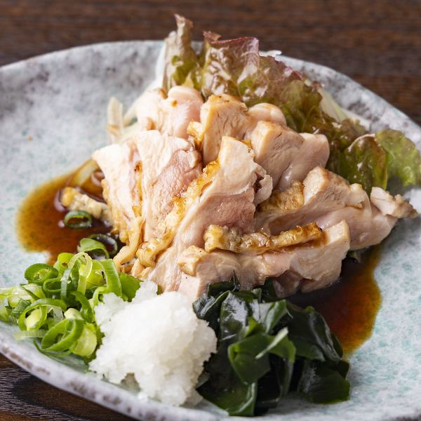 [Cooked fresh chicken purchased that day! A clean, refreshing taste with no strong flavors♪] Seared chicken thighs slaughtered that morning, 650 yen (tax included)