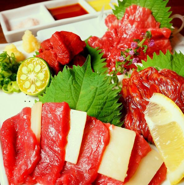 [Assortment of 5 kinds of horsemeat sashimi x excellent compatibility with sake and bottled wine★] "Kumamoto-made" horsemeat sashimi is the star of tonight!