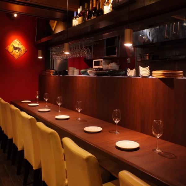 Alone or with a friend.We have counter seats that you can use casually ♪ Feel free to use horse meat and wine / sake.