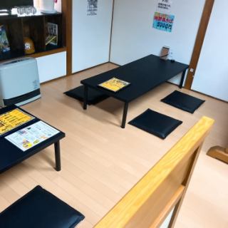 【2階座敷席】ゆったりとくつろげるお座敷をご用意◎移動や席の交換がしやすいので、歓送迎会など、挨拶するための移動が多い宴会に特におすすめのお席となっております。足をくずして楽な姿勢でお食事をお楽しみくださいませ。