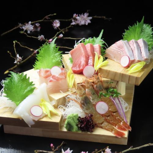 【일본해 사시미 모듬】 장인의 조건이 담긴 생선을 맛볼 수 있다.