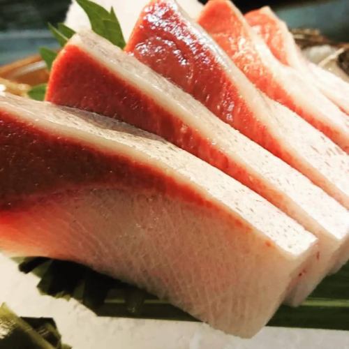 第一鲣鱼鲣鱼/烤带鱼/hamachi-zukuri