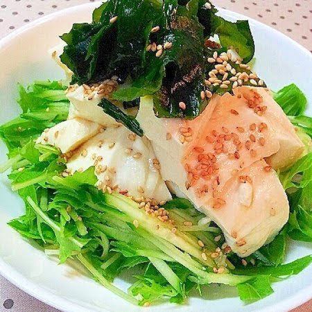 Tofu and seaweed salad with plenty of sesame seeds/Steamed chicken bun bun ji salad