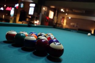 【贅沢貸切コース☆】２時間飲み放題+投げ放題+撞き放題☆メイン２つ付[フード７品]税込4000円☆