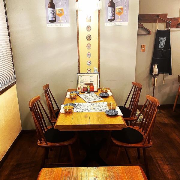 [Small banquets are possible] There are 2 table seats for 4 people and sofa table seats for 4 people.It is also possible to connect the seats side by side according to the number of people.You can get excited with your friends.Please enjoy with our specialty yakitori and chicken dishes and sake.
