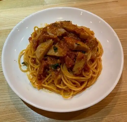 自家製ベーコントマトソースパスタ