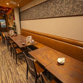 2人掛けテーブル席が７卓ございます。