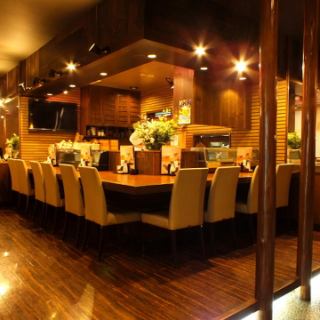 料理人の顔が見えるカウンター♪おひとり様も大歓迎♪