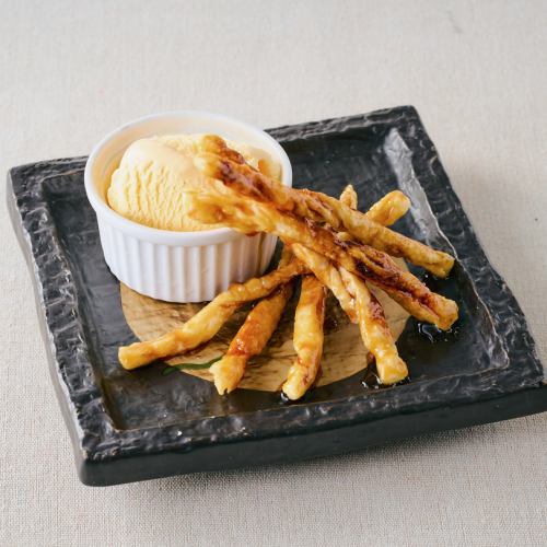 バニラアイス パイんとう添え