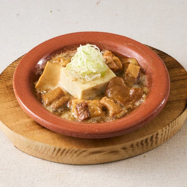 自慢の定番メニューがリニューアル！更に美味しくなった【もつ煮込】