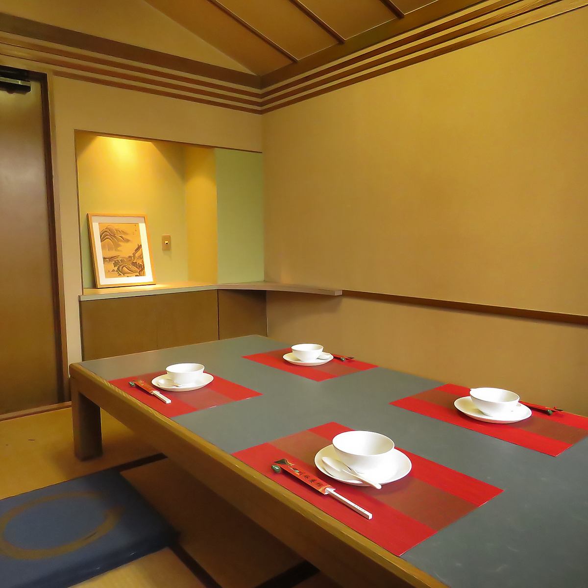 落ち着いた雰囲気のお座敷個室で大切な方とのお食事をどうぞ♪