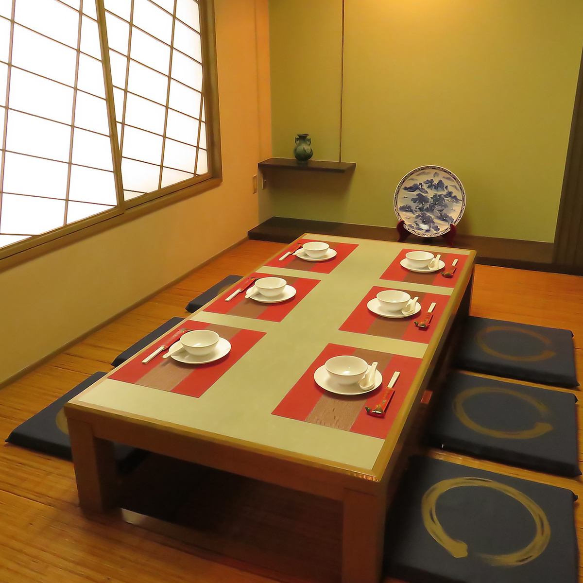 落ち着いた雰囲気の掘りごたつ個室でゆったりとくつろぎの時間を