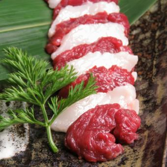 Assortment of two kinds of horsemeat sashimi