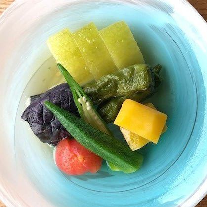 旬を感じられる「季節の炊き合わせ」は、加須の契約農家や店主の実家の採れたて野菜を使用。