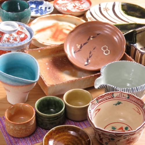 Slowly enjoy the dishes and Japanese dishes found at your travel destination and in the antique market.