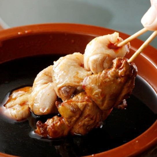 Popular! Local chickens and domestic chickens carefully skewered one by one every morning