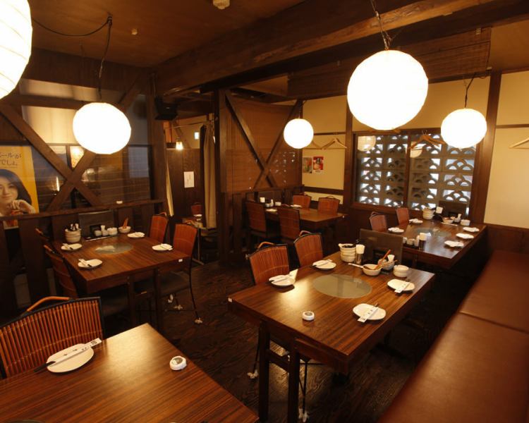 [Spacious and relaxing interior] The interior is made of abundant old lumber used in old folk houses, and it has a nostalgic, retro and relaxing atmosphere.The stylish interior is perfect for girls-only gatherings and moms-only gatherings ♪ There are private rooms and semi-private rooms, so it is recommended for families with children.