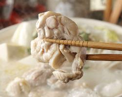 純白豐富的膠原蛋白“mizutaki鍋”淹沒在雞肉盛宴的鮮味中♪