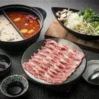 プレミアムラムジンギスカンとラム薬膳火鍋セット(白湯薬膳+麻辣スープ) 6,700円 (税込)