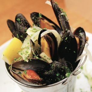 홍합의 화이트 와인 찜《White wine steamed cream mussel》