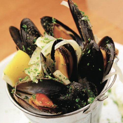홍합의 화이트 와인 찜《White wine steamed cream mussel》