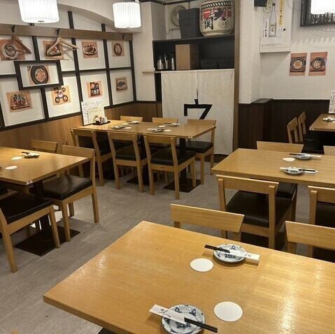 落ち着いた雰囲気の店内を貸切で賑やかに楽しむ