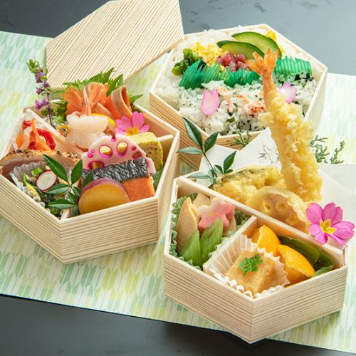 Kaede Three-Tiered Bento