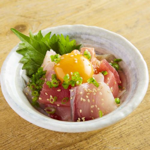 海鮮 月見塩ユッケ