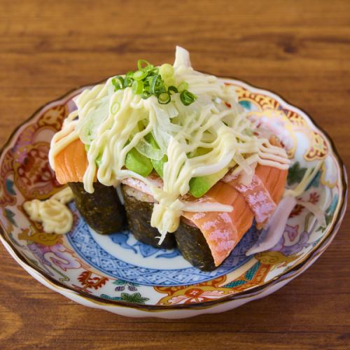至福のサーモンアボカド巻き