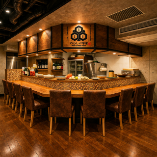 A modern Japanese space with an impressive counter right at the entrance.You can enjoy your meal and drinks while watching the chefs at work.Conveniently located in Hondori, Naka-ku, Hiroshima, we can accommodate everything from small group drinks to banquets and private parties.Also recommended for business dinners and girls' nights out.