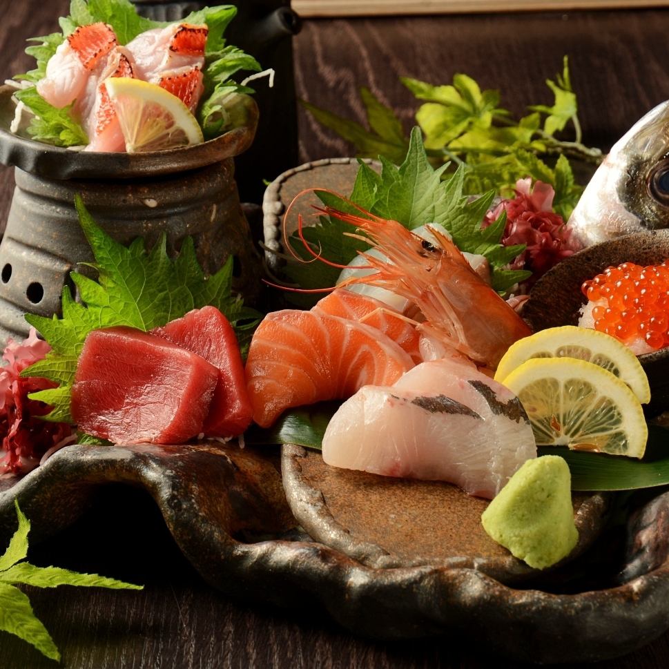 鮮度はもちろんコスパよし★旬の鮮魚盛り合わせ1078円(税込)