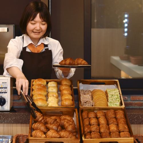 The aroma of freshly baked bread wafts through the air.