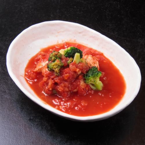 健康番茄炖安倍鸡肉和西兰花