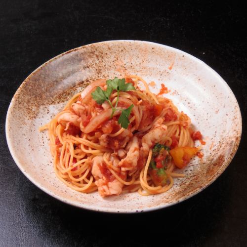 Tomato pasta with shrimp and seasonal vegetables