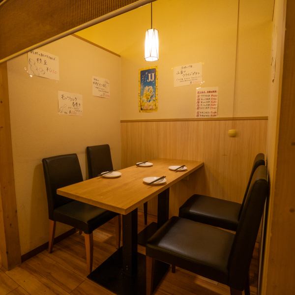 【お席も充実！】2名様から4名様まで◎宴会やデート、接待、貸切などシーンに合わせて希望の席もご用意しますのでお気軽に御相談ください。コロナ対策の為常時換気を行っております。どのシーンにおいても大満足間違いなしの食べ飲み放題コースがあるのでコースページをご覧ください♪宴会を楽しむなら日吉商店横浜♪