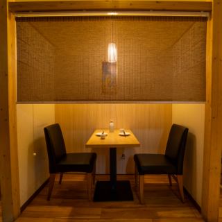 【カップル向けのお席】リピーター続出!カップルにも大人気です♪横浜駅近くで居酒屋デートはいかがですか?当店はカップルやお仕事帰りの男女2名様のお食事に最適な居酒屋ですよ!カップル席の御予約はお早目に♪