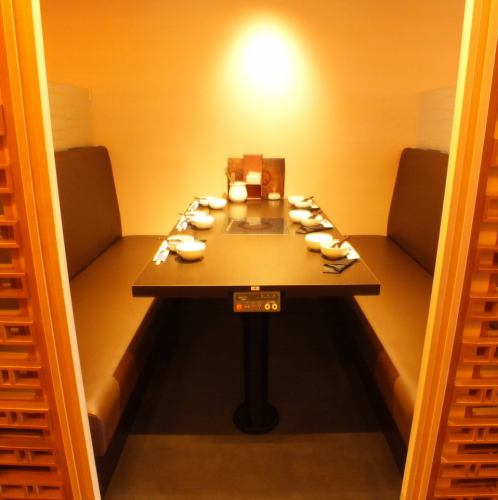 Private rooms for 4 to 8 people are available.