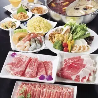 [Ultimate Hot Pot] All-you-can-eat meat! A luxurious course featuring seafood and vegetables.