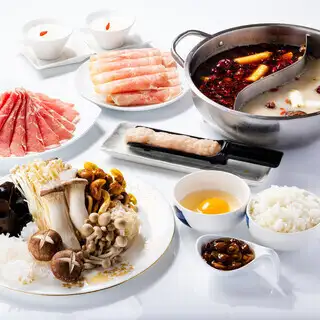 【蘑菇盛宴】一道以美味蘑菇為主料的健康菜餚,最後以美味的滑子菇粥完美收官。