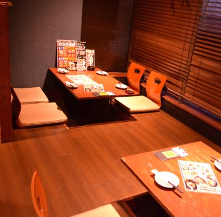 Enjoy delicious food and a wide selection of alcoholic drinks to your heart's content in a sunken kotatsu table with soft lighting creating a relaxing atmosphere.Private room for 8 people