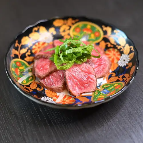 〈店長おすすめ〉和牛レアステーキ風