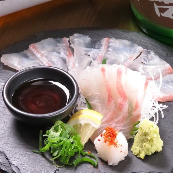 Fresh fish sashimi in the morning♪ We will deliver the recommended fresh fish purchased that day!
