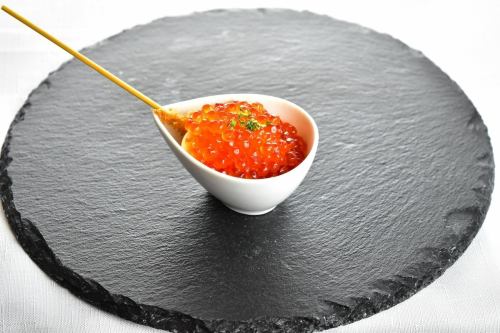 サーモンと北海道産のいくらの親子串