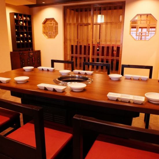 If you want to enjoy yakiniku in a private room with a door, then Richoen! We have rooms for 6 and 8 people.