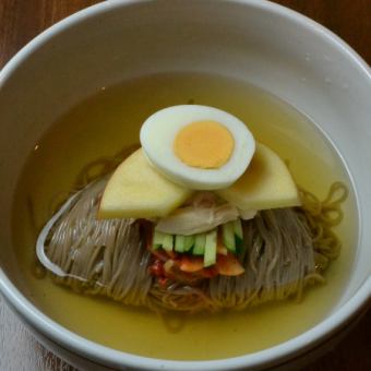 Acorn cold noodles with refreshing soup