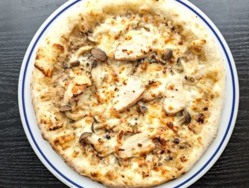 烤鸡蘑菇奶油酱披萨 / 自制辣肉酱披萨