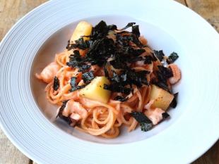 Garlic butter pasta with bigfin reef squid and mentaiko